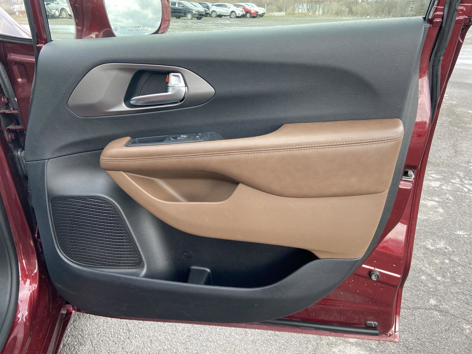 Used 2019 Chrysler Pacifica Limited w/ Advanced Safetytec Group image 31