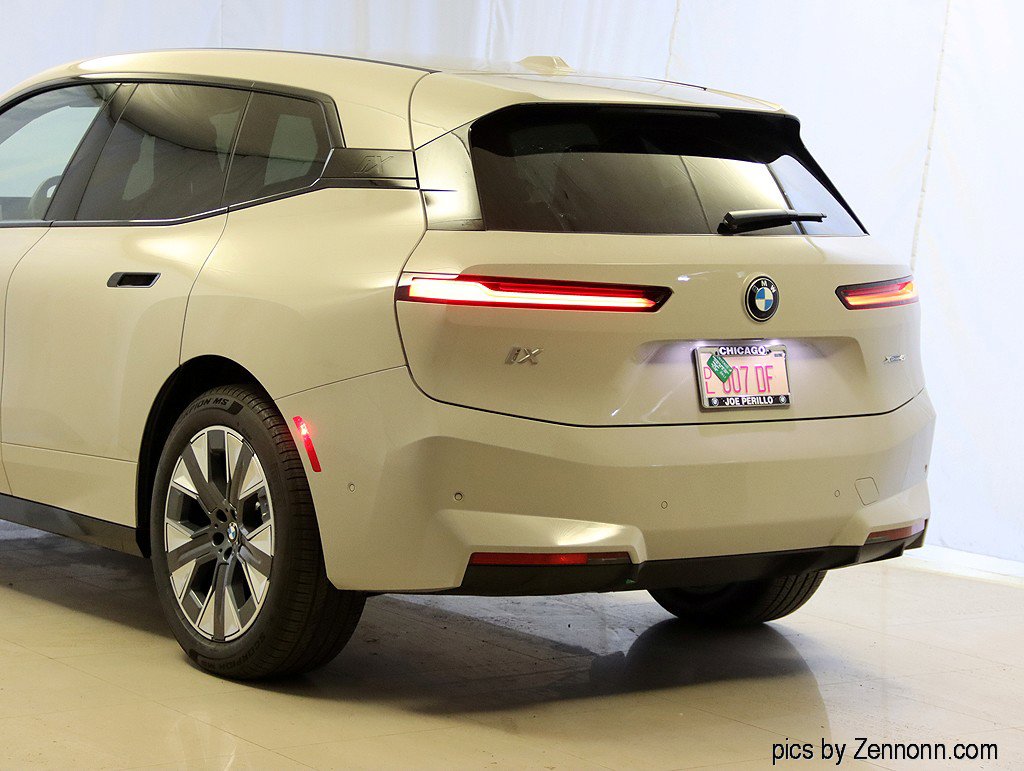 Used 2026 BMW iX xDrive45 w/ Premium Package image 8