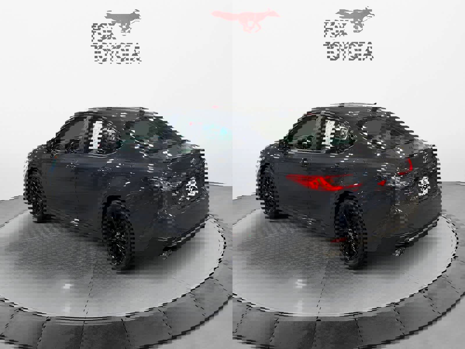 Used 2025 Toyota Camry SE image 4