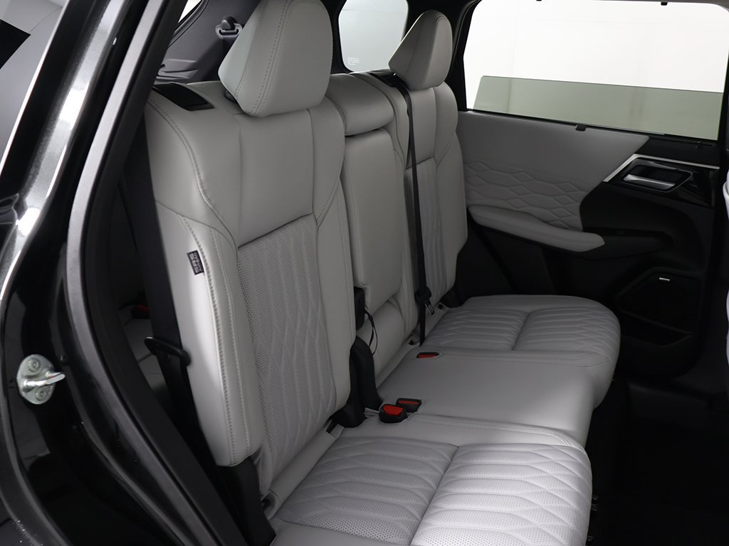 Used 2025 Mitsubishi Outlander SEL AWD/4WD image 35