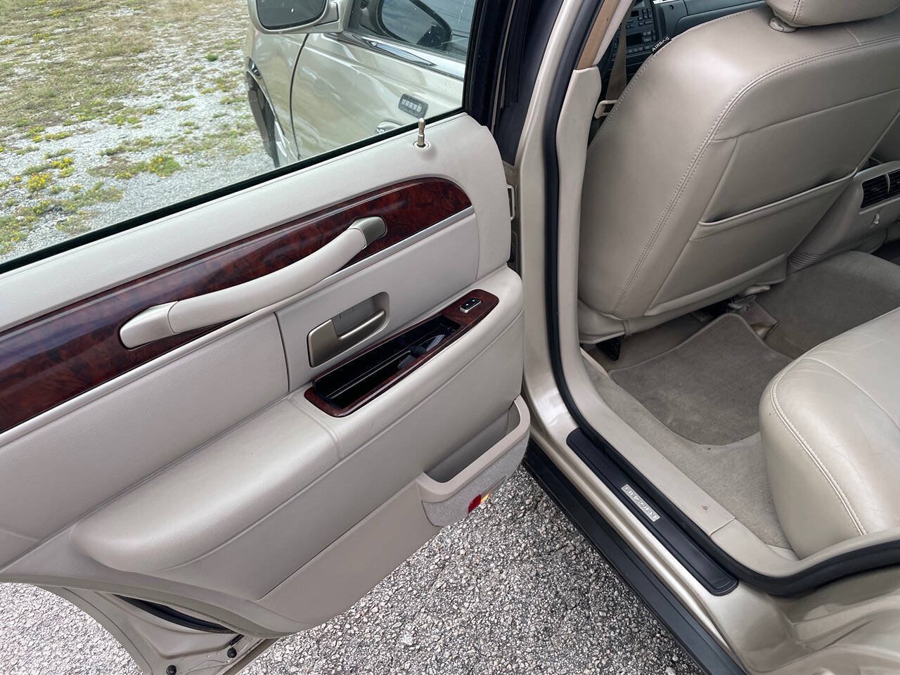 Used 2007 Lincoln Town Car Signature RWD image 13