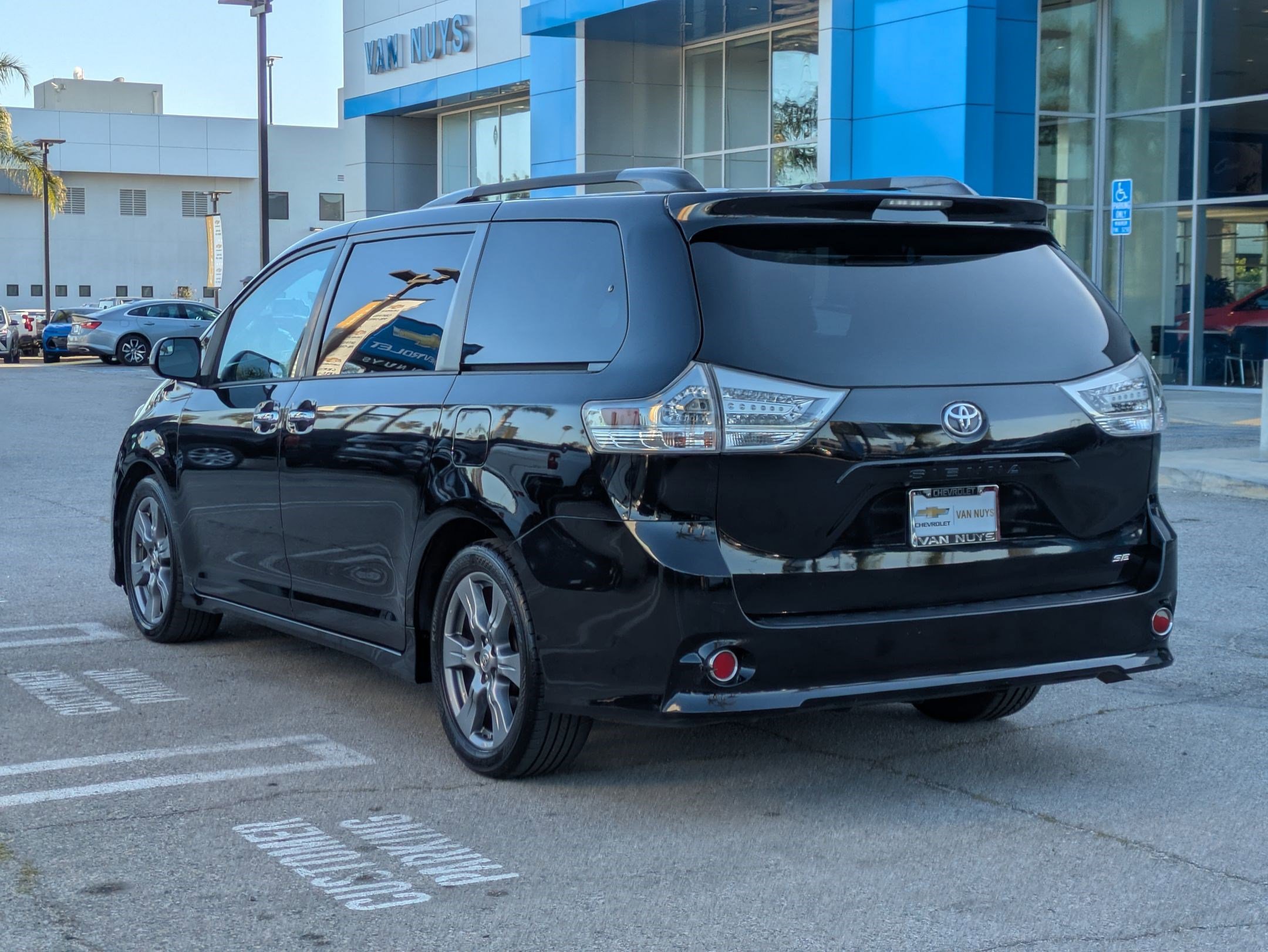 Used 2017 Toyota Sienna SE image 7