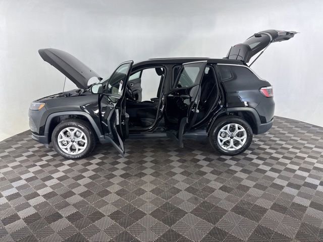 Used 2025 Jeep Compass Sport AWD/4WD image 9