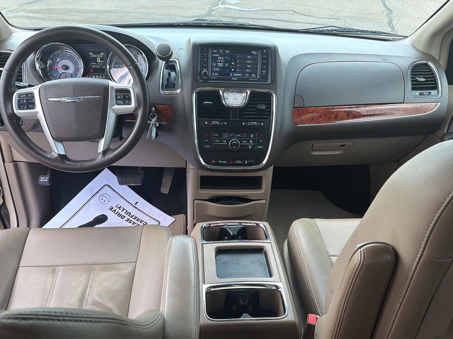 Used 2016 Chrysler Town & Country Touring FWD image 29