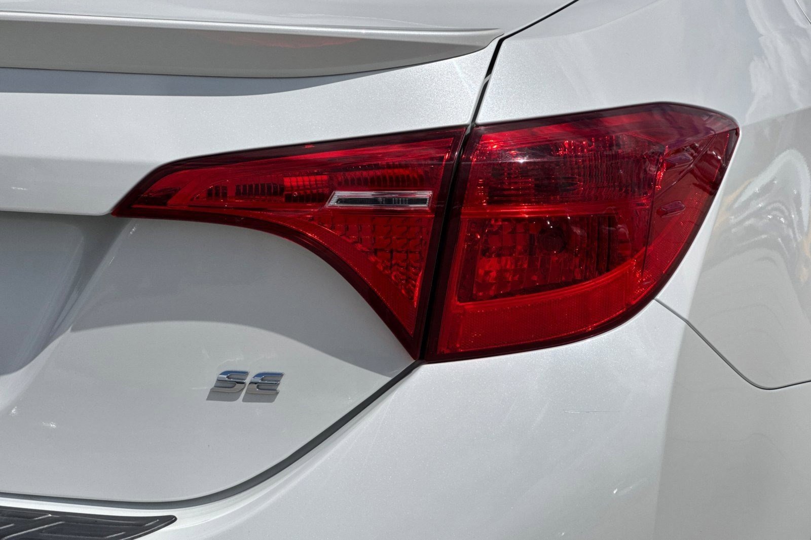 Used 2019 Toyota Corolla SE w/ Carpet Mat Package (TMS) FWD image 11