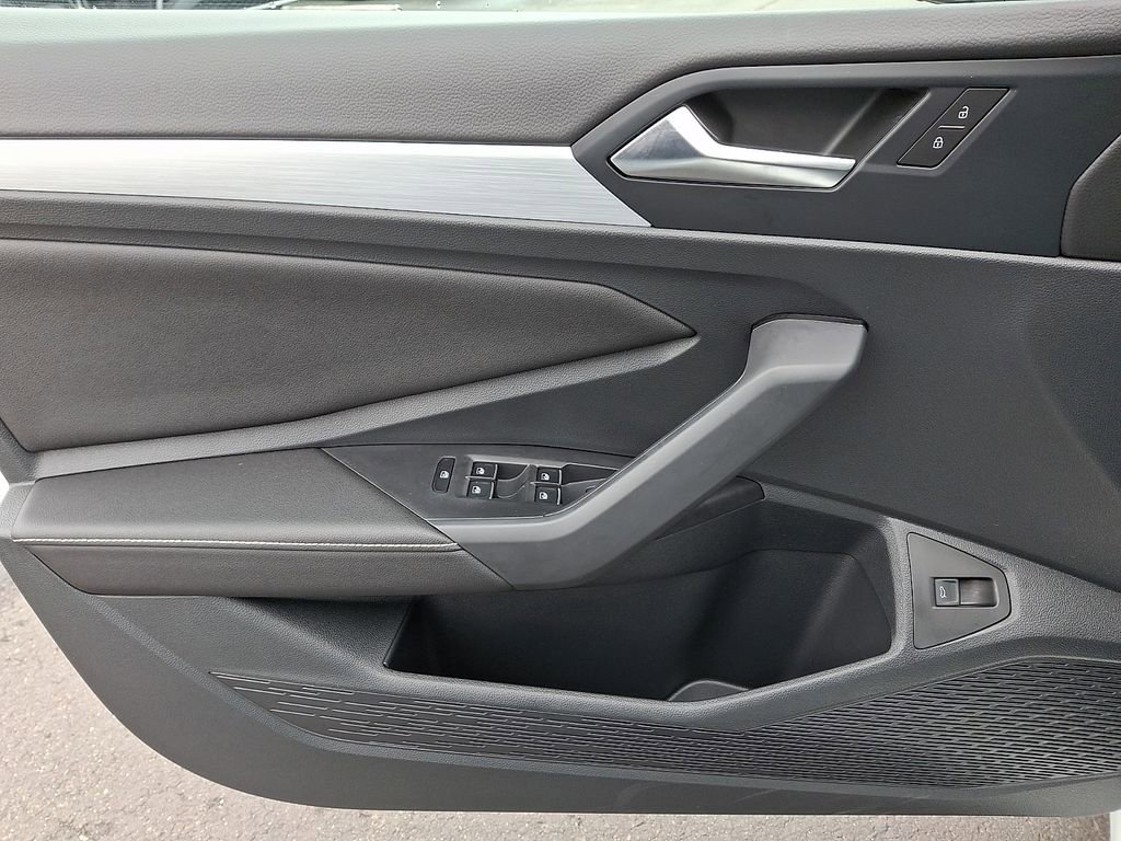 Certified 2025 Volkswagen Jetta Sport image 12