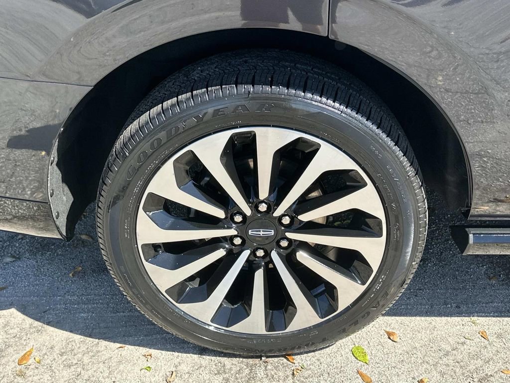 Certified 2024 Lincoln Navigator Reserve image 18