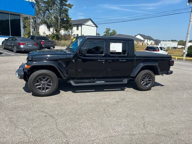 Used 2024 Jeep Gladiator Sport AWD/4WD image 17