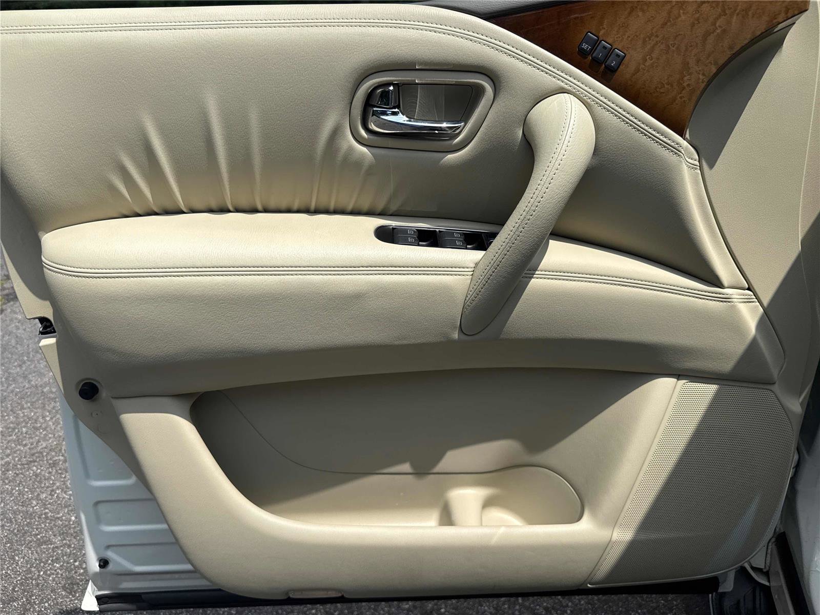 Used 2012 INFINITI QX56 4WD w/ Theater Pkg image 10