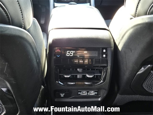 Used 2022 Jeep Grand Cherokee L Laredo image 14