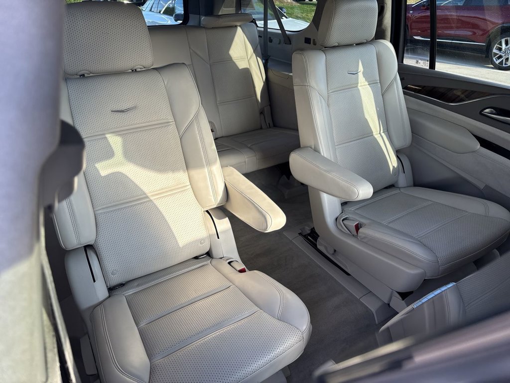 Used 2023 Cadillac Escalade ESV Sport Platinum AWD/4WD image 32