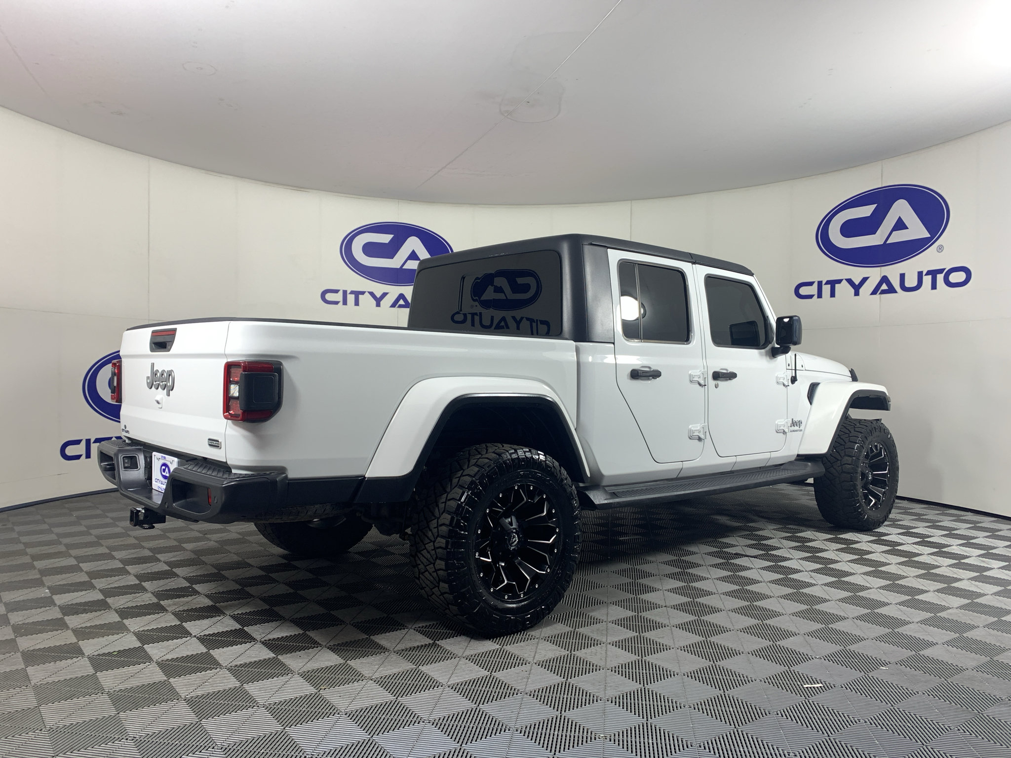 Used 2020 Jeep Gladiator Overland AWD/4WD image 3