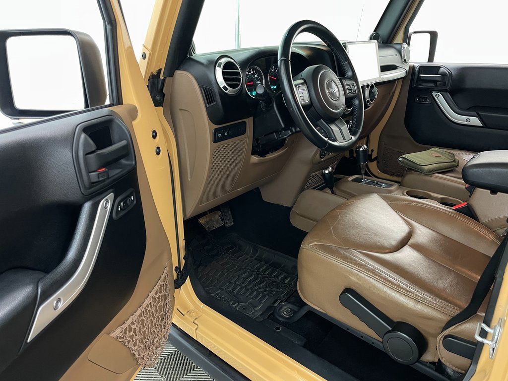 Used 2014 Jeep Wrangler Unlimited Rubicon image 15