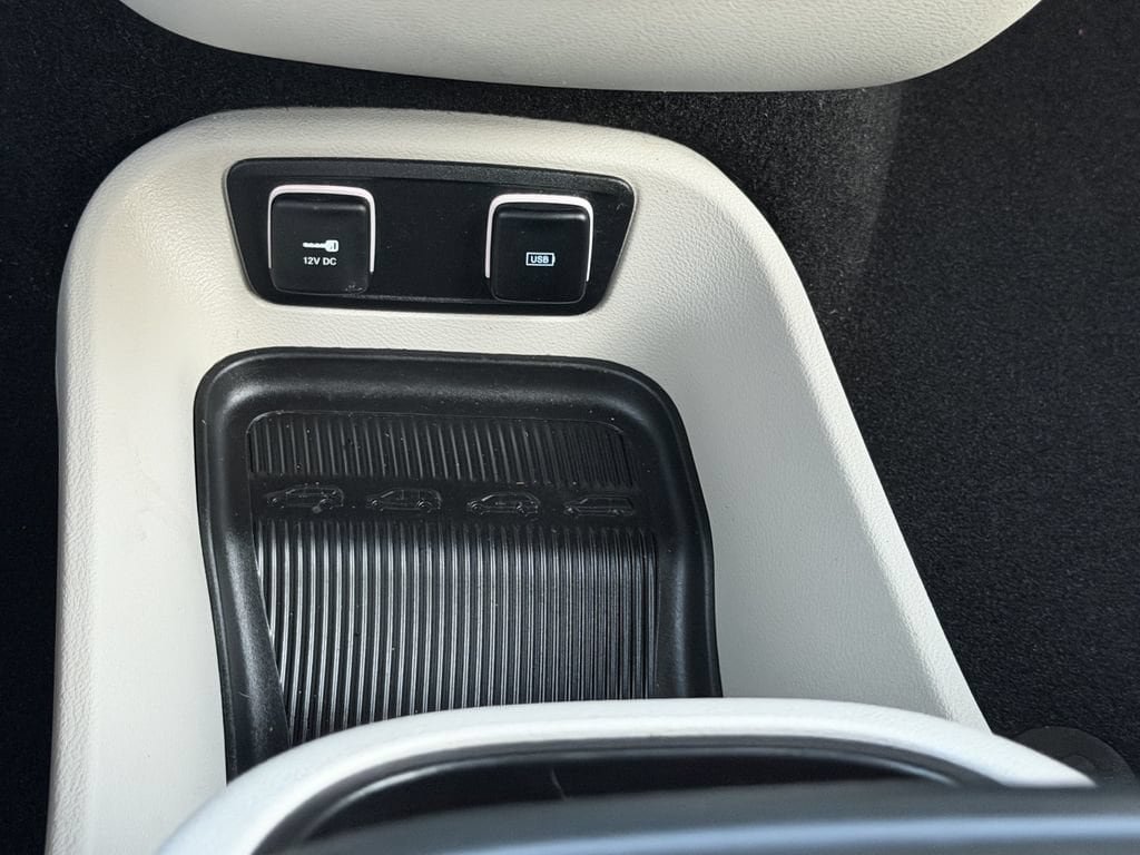 Used 2017 Chrysler Pacifica Limited FWD image 25
