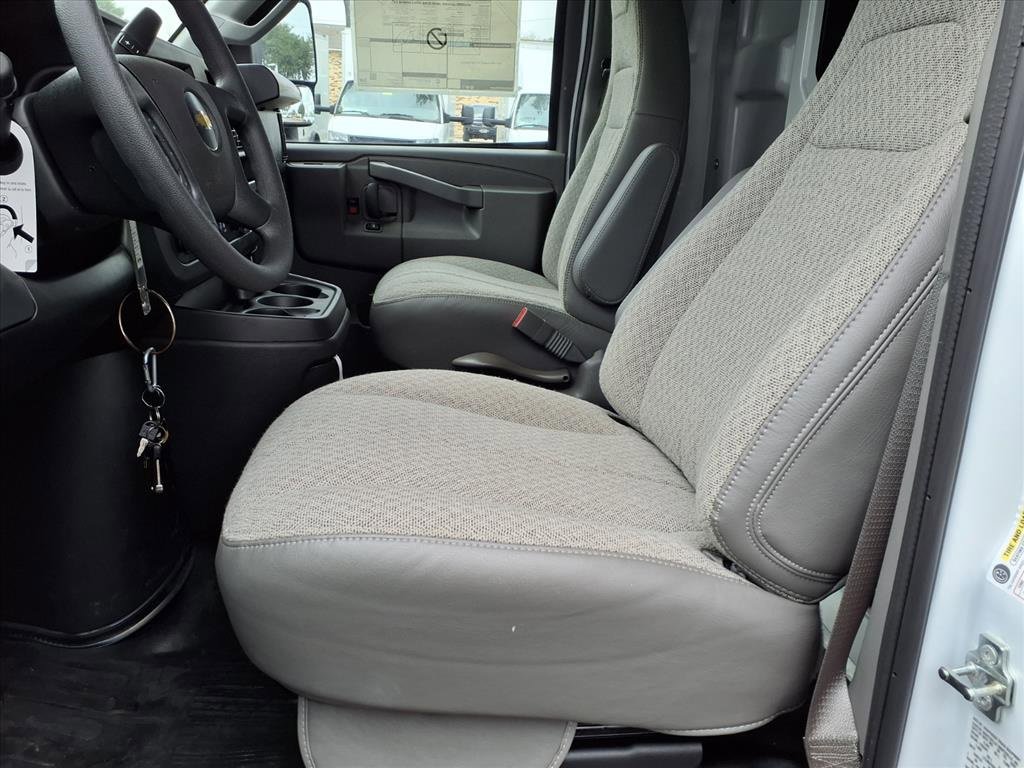 New 2025 Chevrolet Express 3500 Work Van w/ Power Convenience Package image 9
