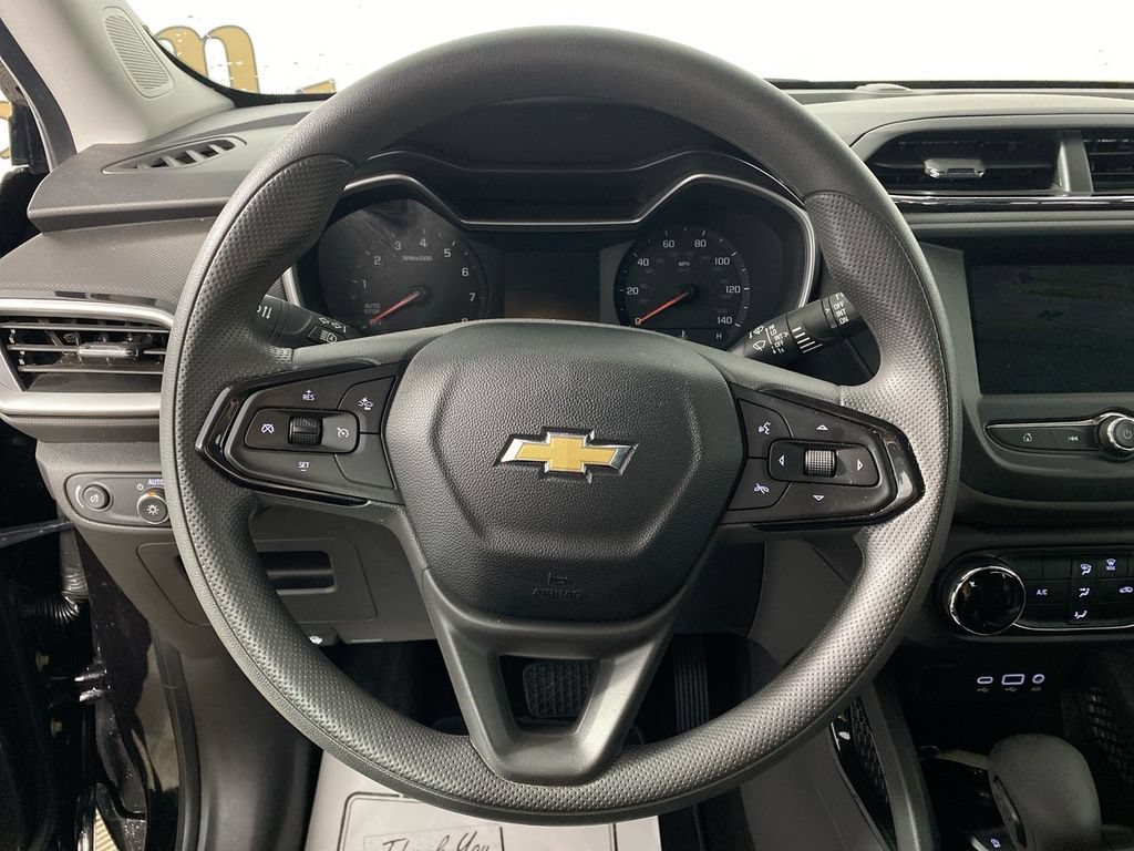 Used 2021 Chevrolet TrailBlazer LS w/ LPO, Blackout Package FWD image 14