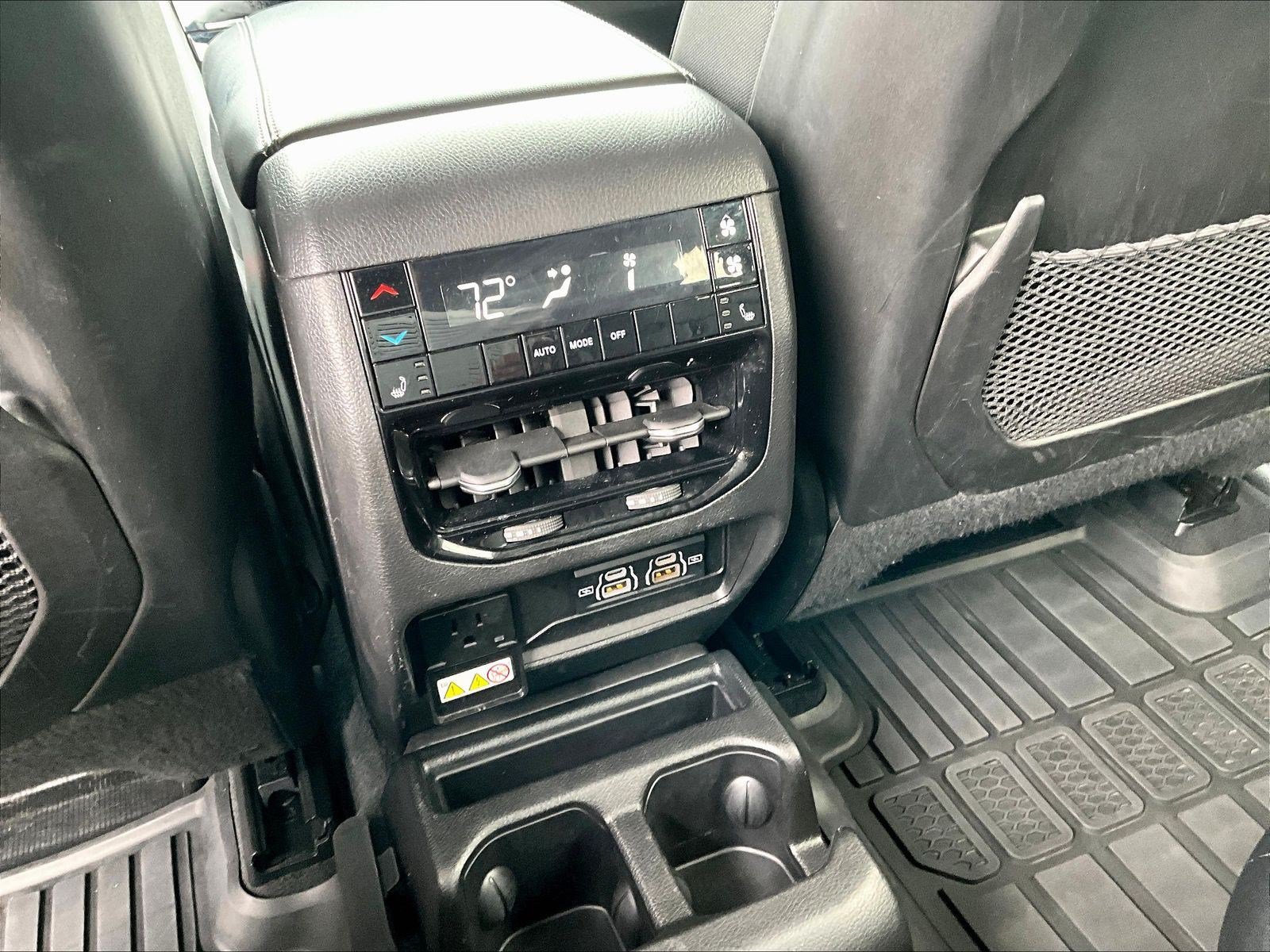 Used 2023 Jeep Grand Cherokee L Limited AWD/4WD image 10