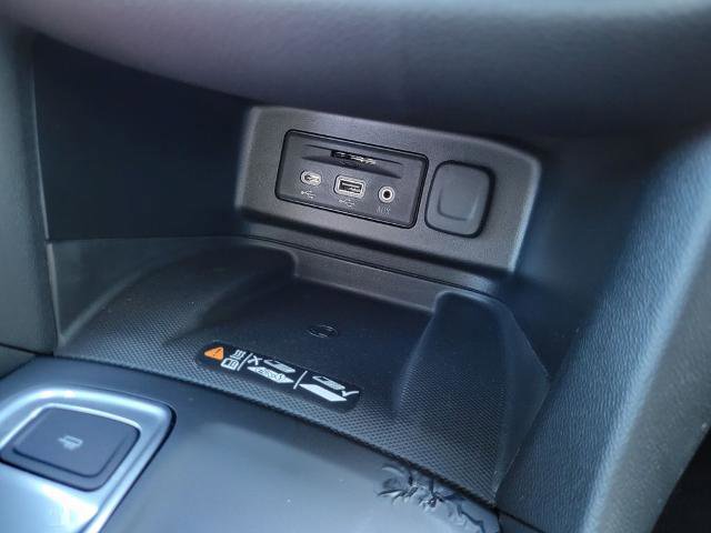 Used 2020 Chevrolet Equinox Premier w/ Premier Redline Edition image 19