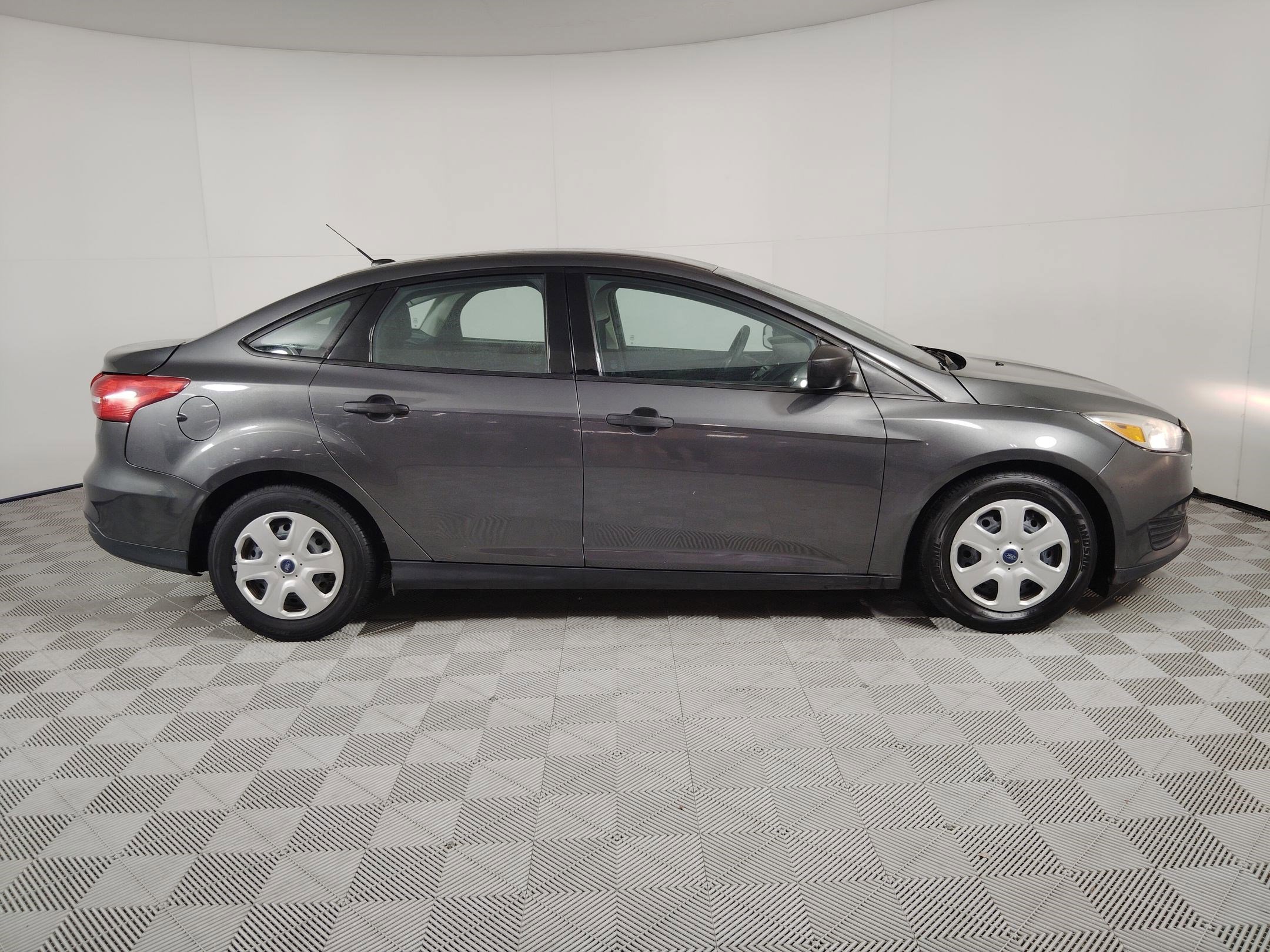 Used 2017 Ford Focus S image 8