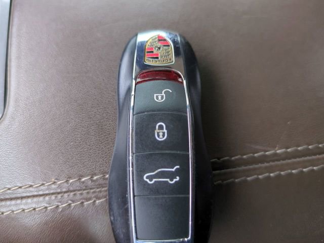 Used 2011 Porsche Cayenne Turbo image 31