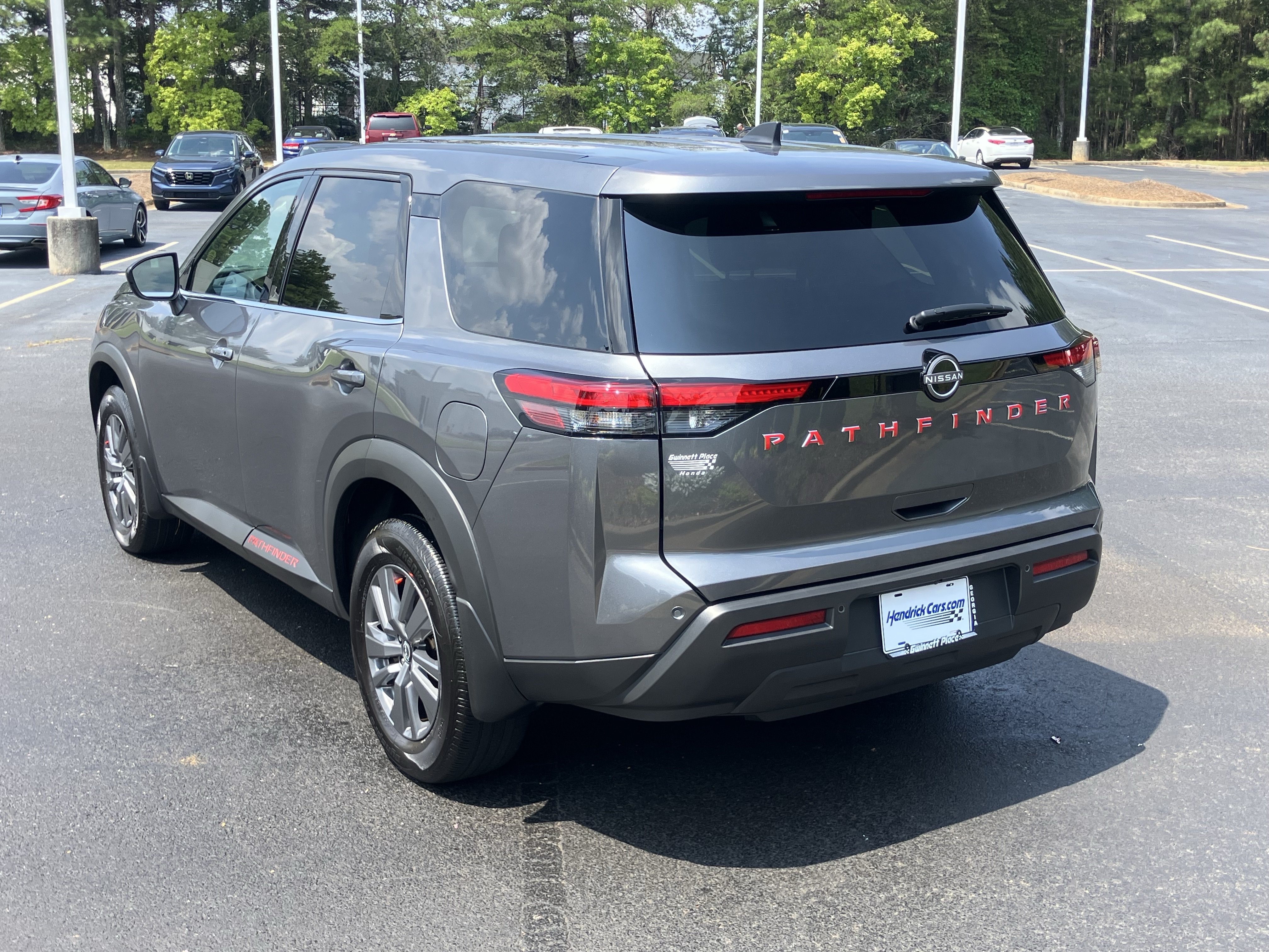 Used 2025 Nissan Pathfinder S FWD image 8