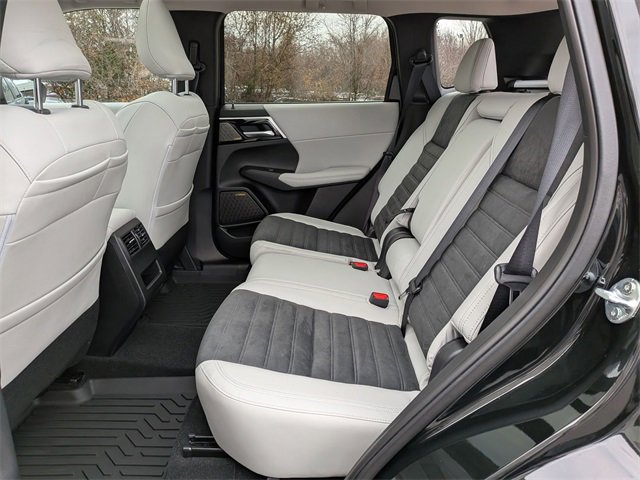 New 2025 Mitsubishi Outlander SE image 29