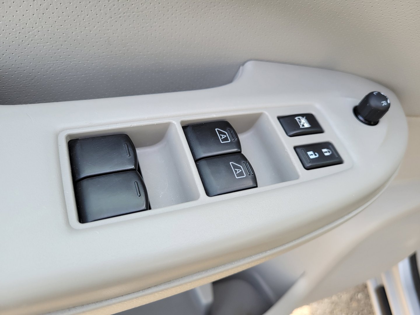 Used 2015 Nissan Quest SL image 20