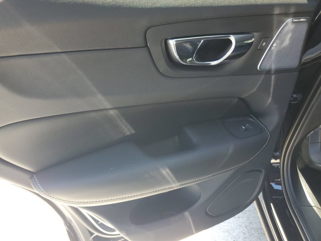 Used 2019 Volvo XC60 T8 R-Design w/ Protection Package Premier AWD/4WD image 12