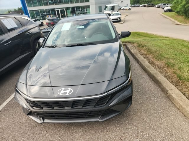 Used 2024 Hyundai Elantra Blue FWD image 10