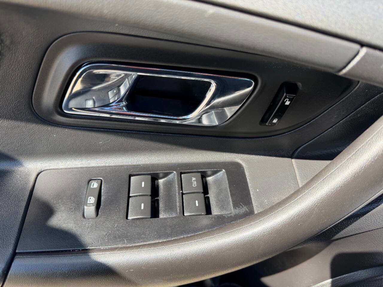 Used 2010 Ford Taurus SEL image 15