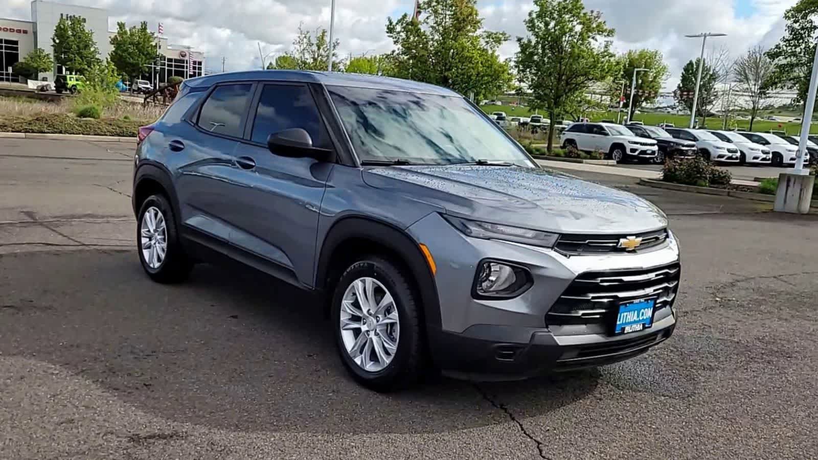 Used 2021 Chevrolet TrailBlazer LS FWD image 2