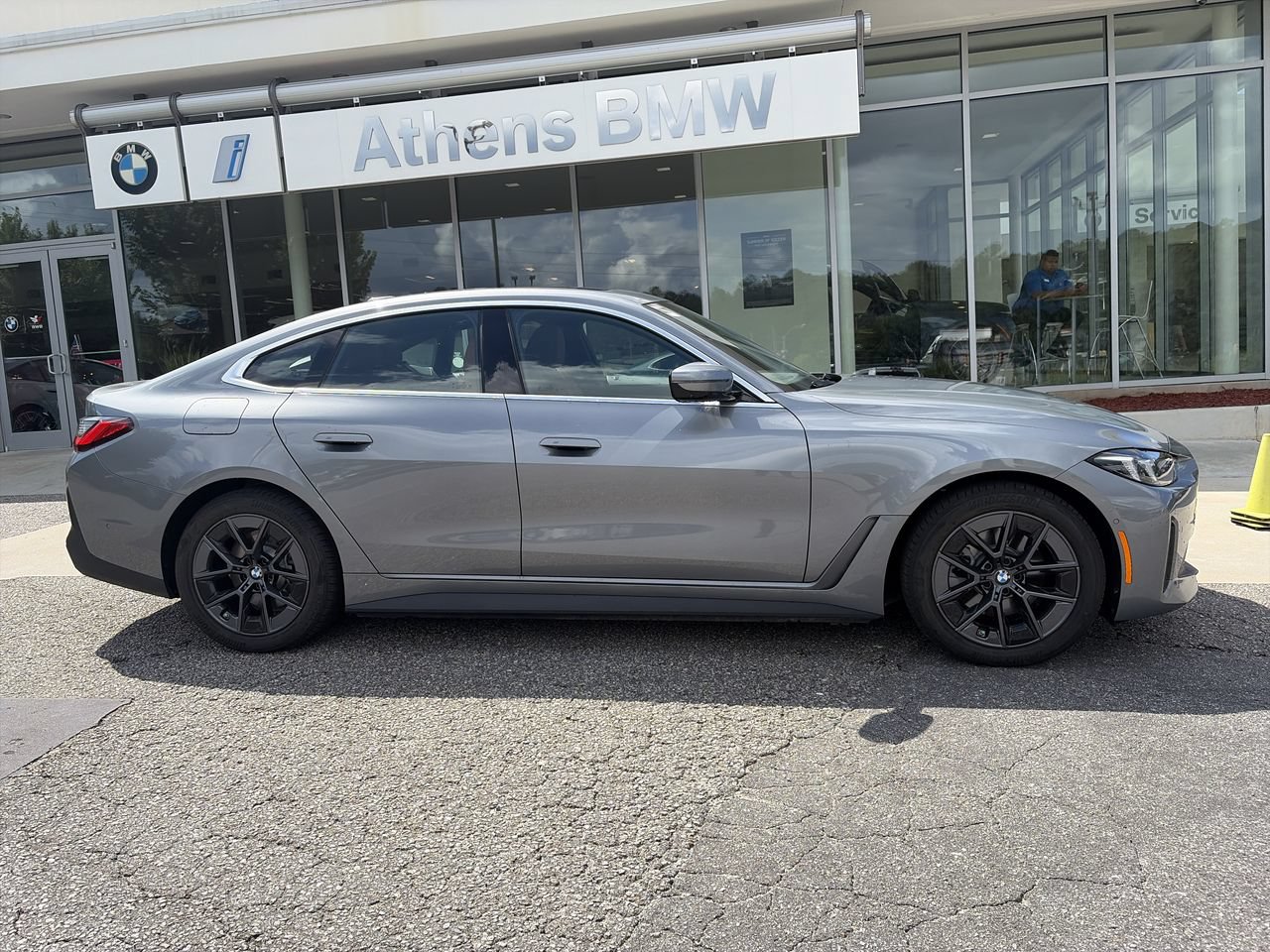 Used 2026 BMW i4 eDrive40 w/ Premium Package RWD image 9