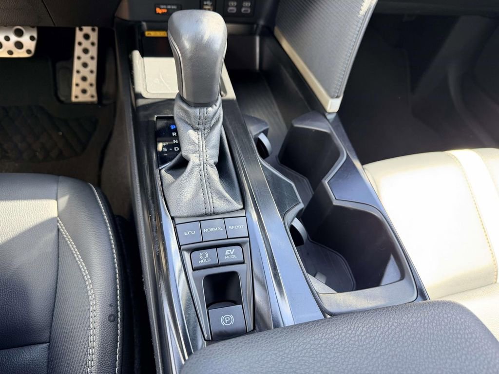 Certified 2025 Toyota Camry SE w/ Convenience Package image 7