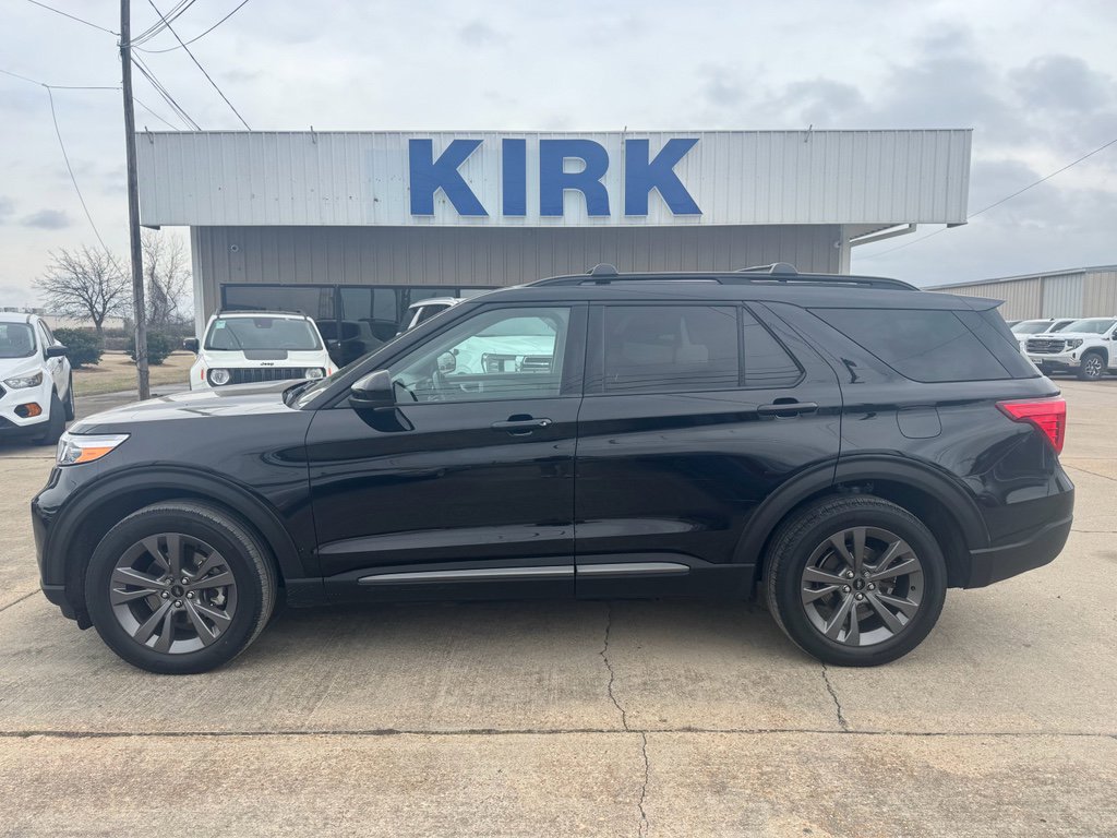Used 2022 Ford Explorer XLT w/ Equipment Group 202A image 2