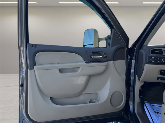 Used 2014 Chevrolet Silverado 2500 LTZ w/ LTZ Plus Package image 39