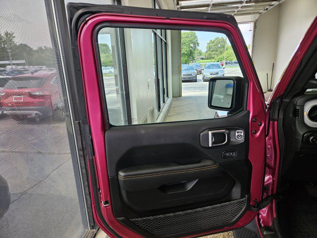 Used 2024 Jeep Wrangler Unlimited Sahara AWD/4WD image 17