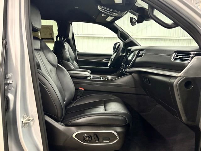 Used 2024 Jeep Wagoneer L Series II RWD image 22