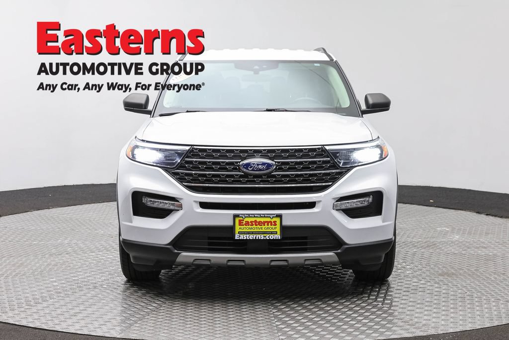 Used 2022 Ford Explorer XLT w/ Equipment Group 202A AWD/4WD image 2
