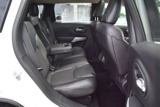 Used 2017 Jeep Cherokee Trailhawk w/ Comfort & Convenience Group AWD/4WD image 45