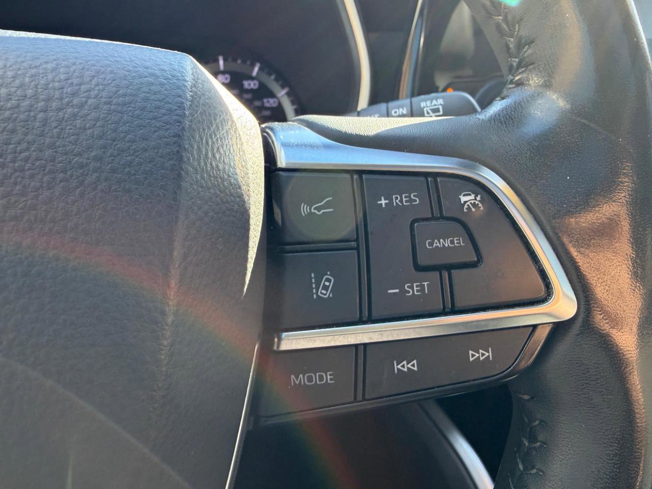 Used 2020 Toyota Highlander XLE FWD image 37