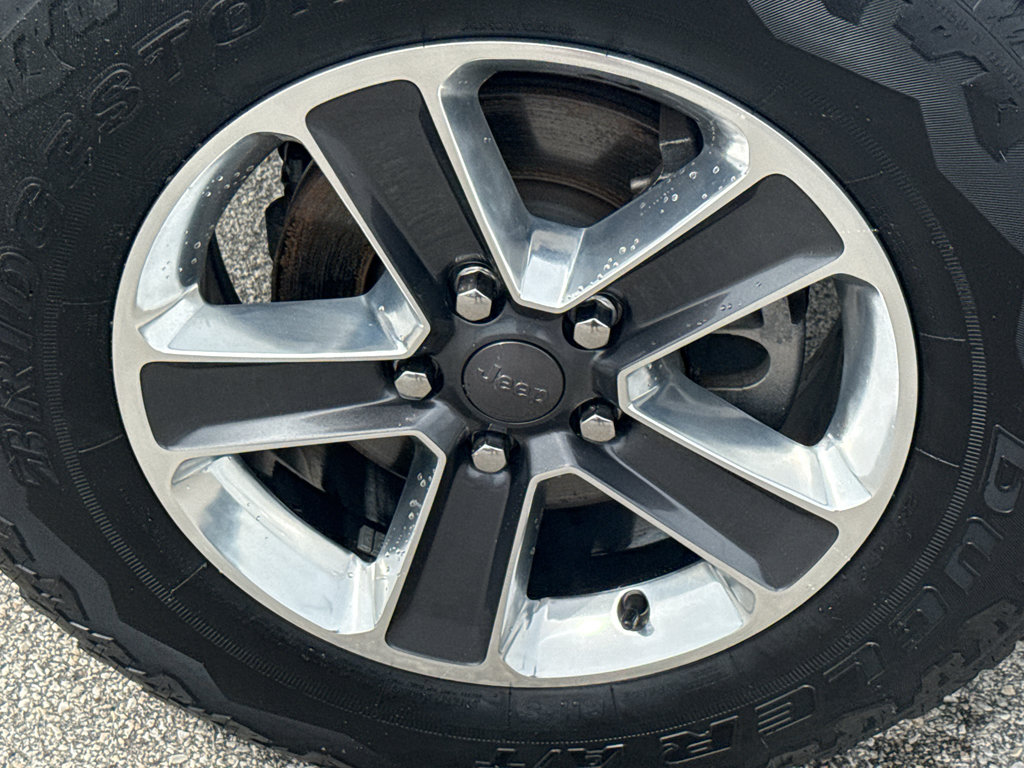 Used 2018 Jeep Wrangler Unlimited Sahara AWD/4WD image 8
