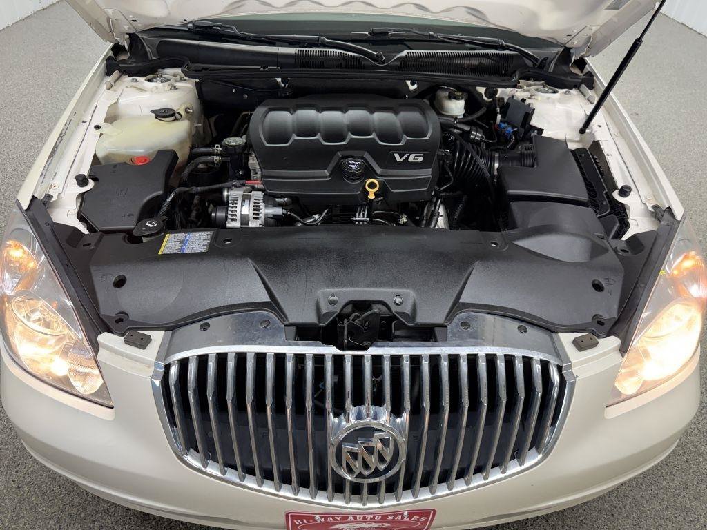 Used 2010 Buick Lucerne CXL FWD image 38