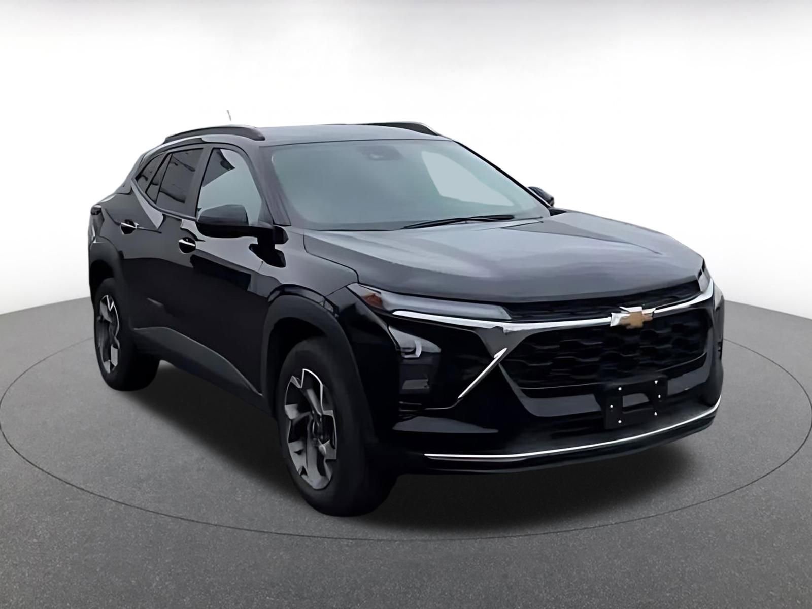 Used 2025 Chevrolet Trax LT w/ LT Convenience Package FWD image 3
