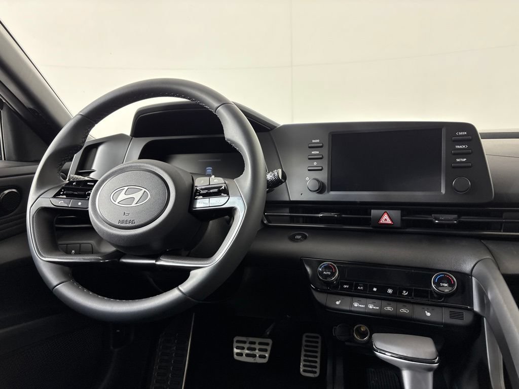 New 2026 Hyundai Elantra SEL Sport FWD image 22