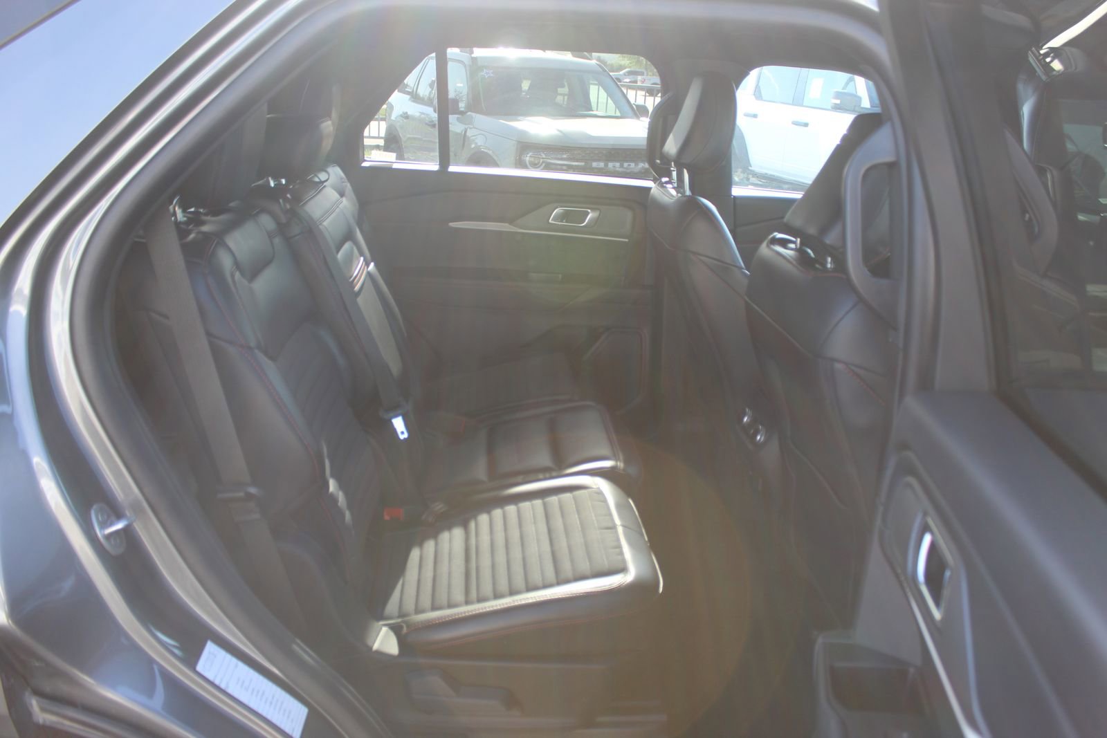 Used 2025 Ford Explorer ST-Line w/ ST-Line Street Pack AWD/4WD image 15