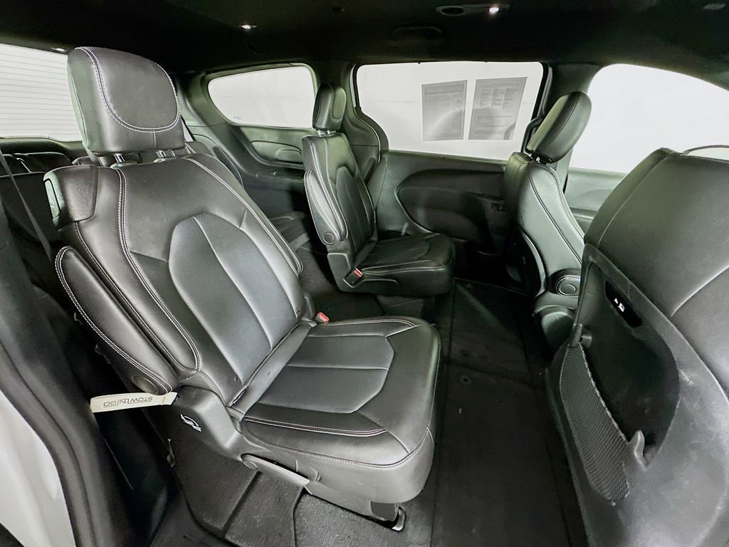 Used 2025 Chrysler Pacifica Select FWD image 35