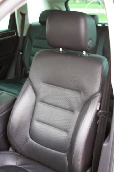 Used 2016 Volkswagen Touareg TDI AWD/4WD image 27