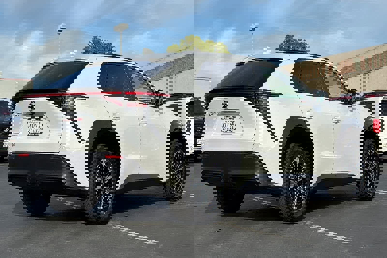 Used 2025 Toyota bZ4X FWD image 2