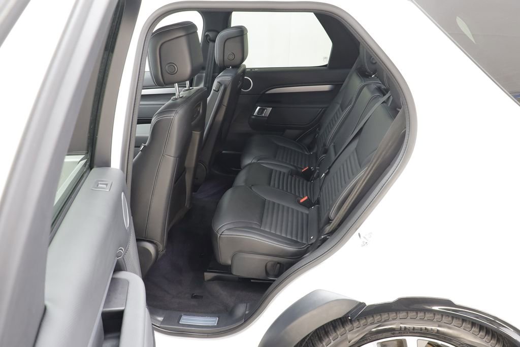 Used 2025 Land Rover Discovery Dynamic SE image 16