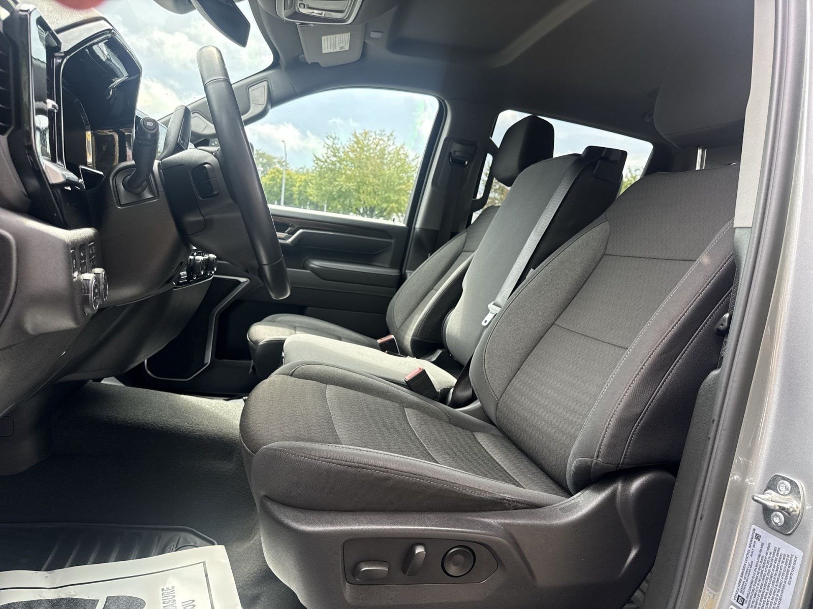 Used 2025 Chevrolet Silverado 3500 LT w/ Safety Package AWD/4WD image 13